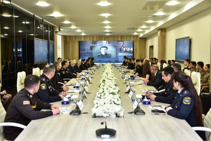 “Heydər Əliyev və dövlətçilik ənənələri: gənclərin milli-mənəvi dəyərlər və vətənpərvərlik ruhunda formalaşması” mövzusunda dəyirmi masa keçirilib.